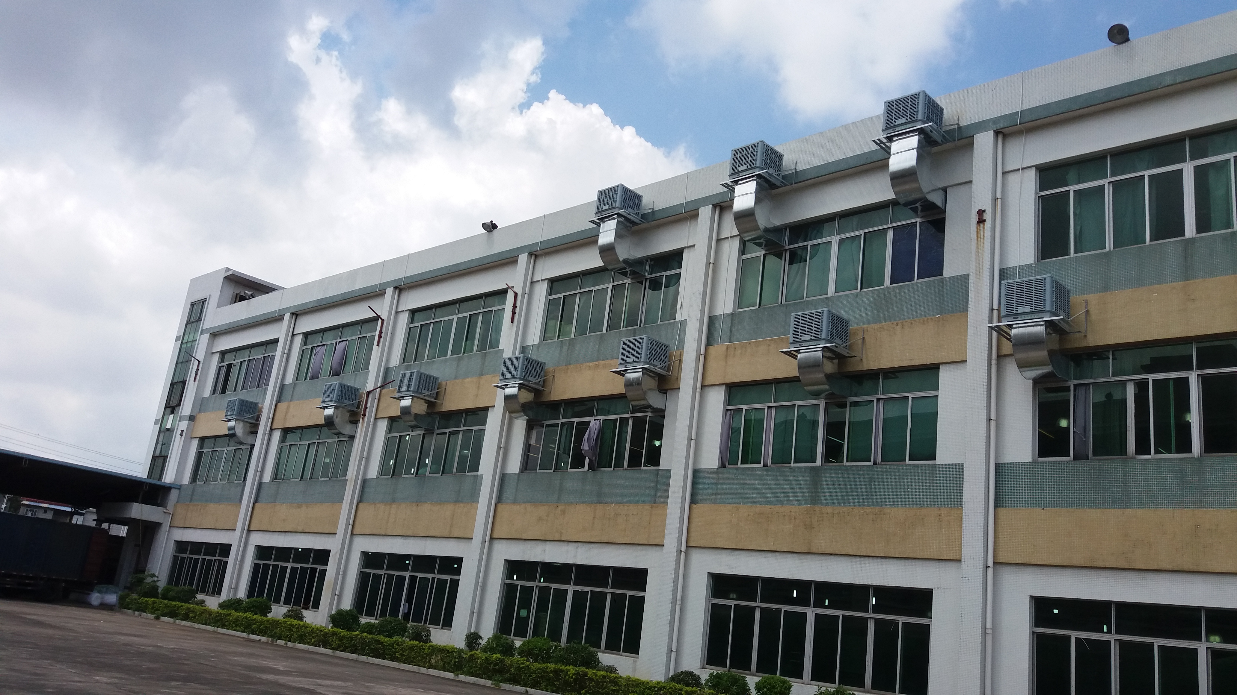 電鍍壓軸廠環(huán)?？照{(diào)降溫案例